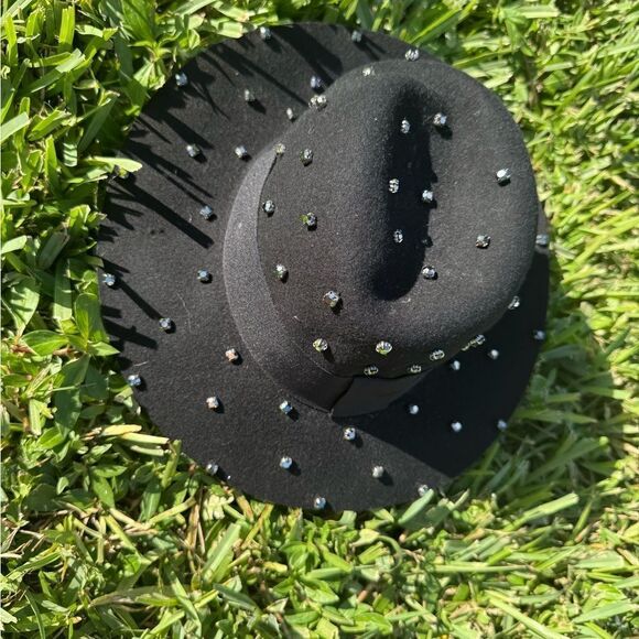 Black Studded Women\'s Hat - Woll Hat Black Rhinestones BRAND NEW